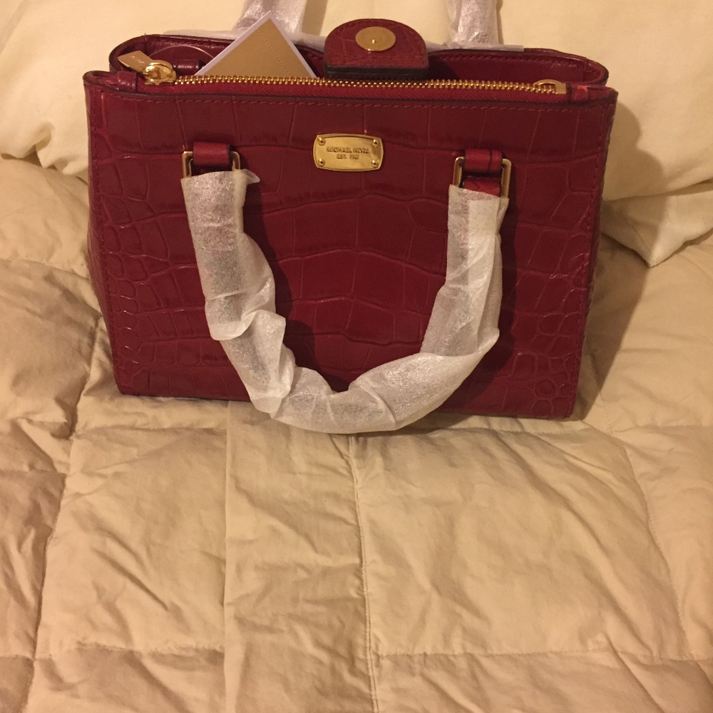 Authentic Michael Kors small satchel/crossbody